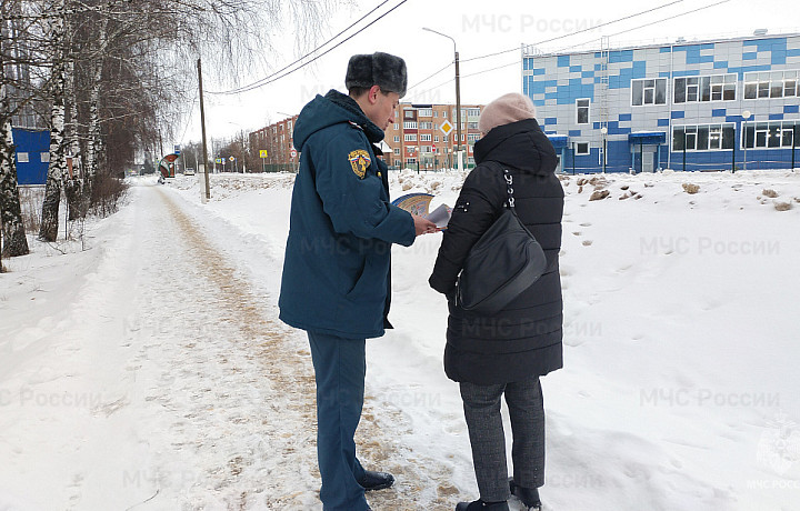 Спасатели объяснили жителям Венева правила пожарной безопасности