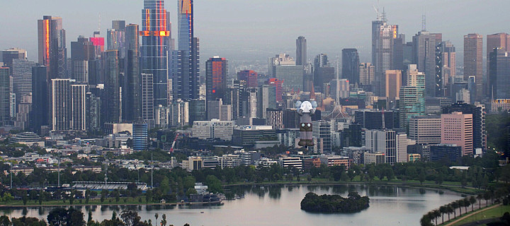В небе Австралии заметили воздушный шар размером с 16-этажный дом