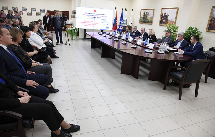 Лучших работодателей в сфере охраны труда наградили в Туле