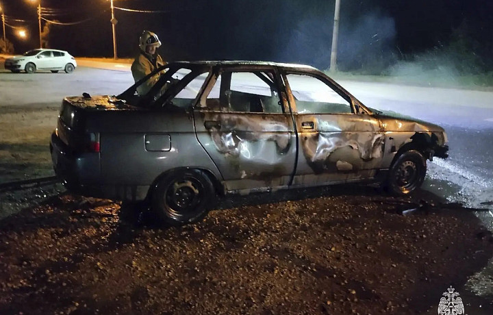 Ночью под Узловой загорелся легковой автомобиль