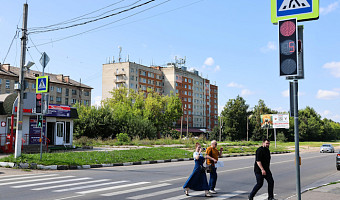 В Новомосковске появились новые пешеходные переходы с кнопкой вызова
