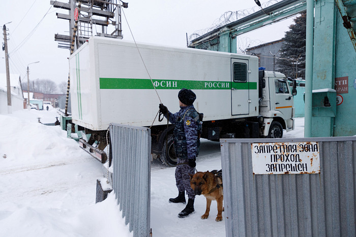 «Практически все осужденные - актеры»: конвоиры рассказали о работе со спецконтингентом