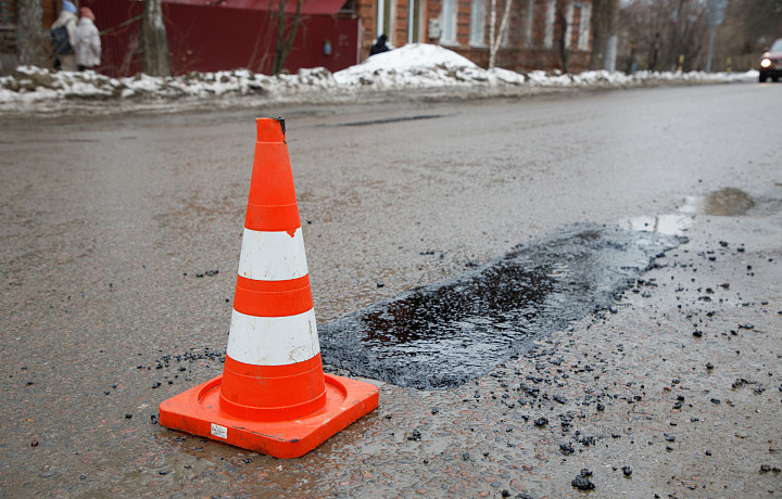 Одна из двух бед: почему на дорогах Тулы появилось столько ям? Объясняет геодезист
