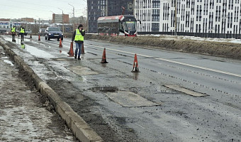 В Туле провели ямочный ремонт на Павшинском мосту