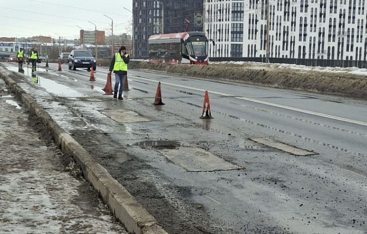 В Туле провели ямочный ремонт на Павшинском мосту