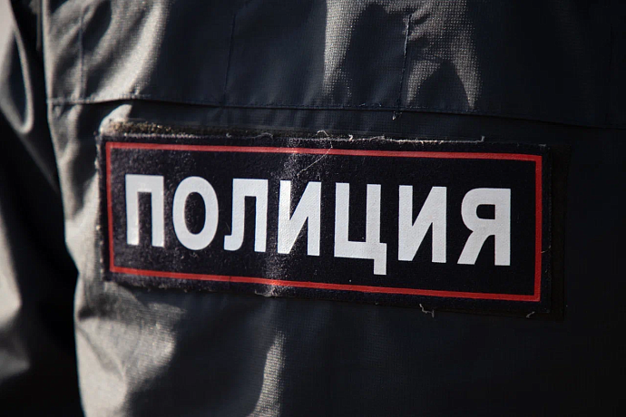 В поселке Щекинского района мужчина украл чужой бензиновый триммер