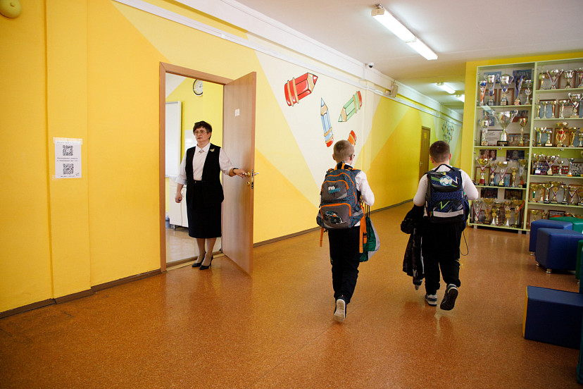 В России предложили ввести базовую ставку для педагогов не меньше двух МРОТ | ТСН24