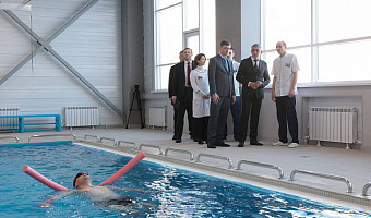Губернатор Миляев осмотрел новый бассейн для реабилитации ветеранов СВО в Венёвском районе