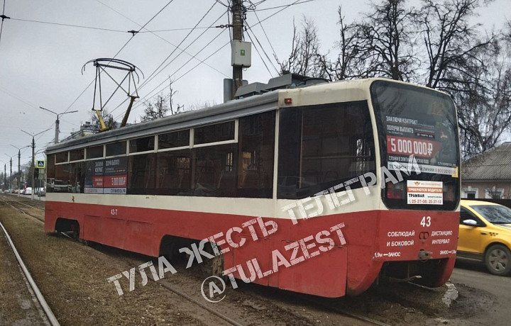 Еще один трамвай сошел с рельсов на улице Станиславского в Туле