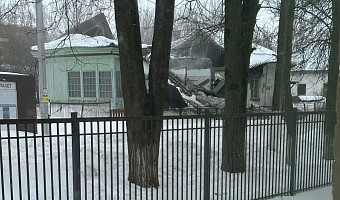 Аварийный дом обрушился в городе Болохово Тульской области