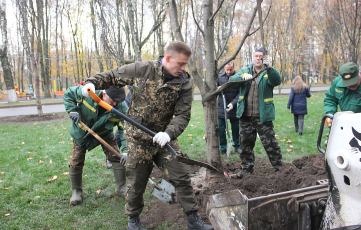 В Центральном парке имени Белоусова в Туле прошла акция «Сохраним лес»