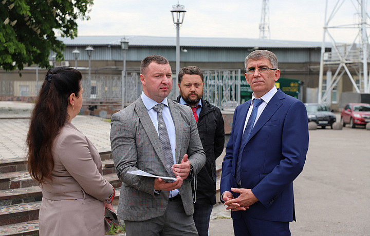 Глава администрации Тулы провел совещание по развитию центрального стадиона