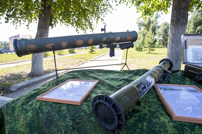 Алексей Дюмин поздравил тульских десантников с Днем ВДВ