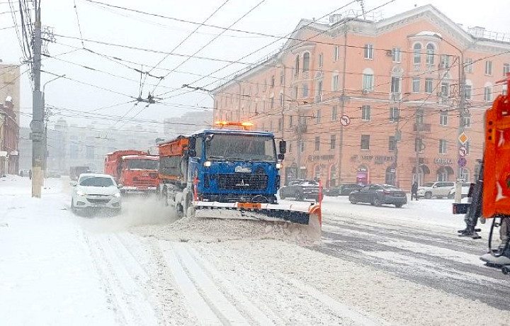 320 единиц техники устраняют последствия снегопада в Туле