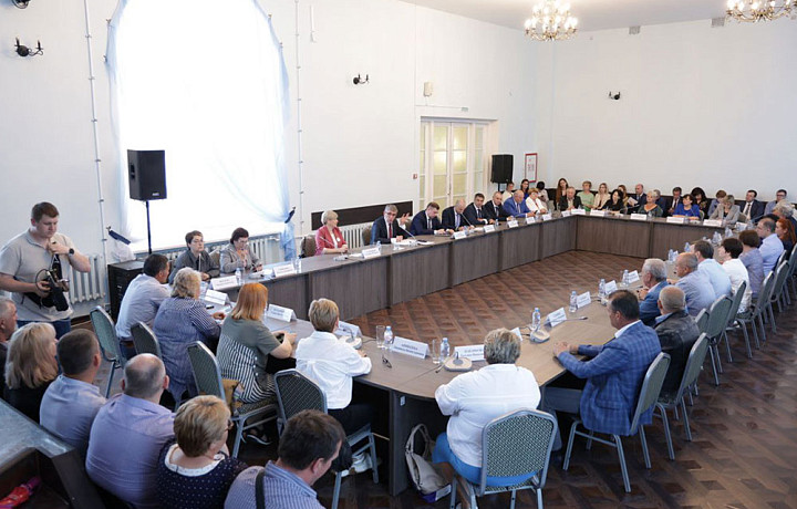 Жители Щекинского района пожаловались врио губернатора на плохие дороги и управляющую компанию