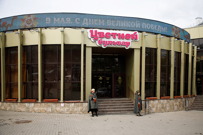 Цветной бульвар поздравил туляков с наступающим Днем Победы и подарил Георгиевские ленты