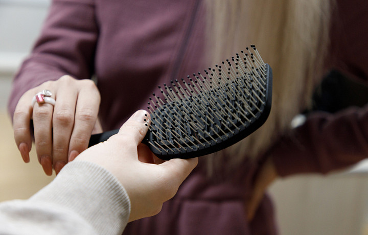 Чем обработать голову и квартиру от вшей: в тульском Роспотребнадзоре назвали порядок борьбы с педикулезом