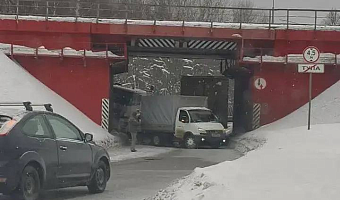 Выезд из Тулы через Красные ворота полностью перекрыт из-за ДТП