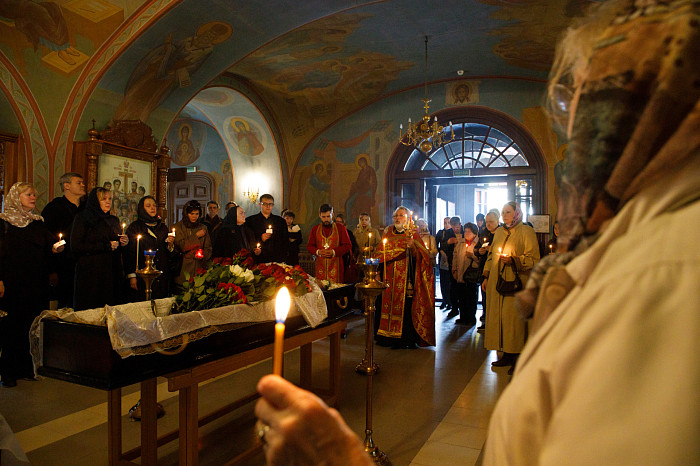 В Туле прошла церемония прощания с худруком тульского драмтеатра Дмитрием Красновым