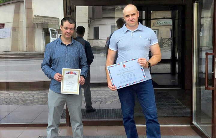 Лучших работников КМЗ ко Дню металлурга наградили грамотами и благодарственными письмами