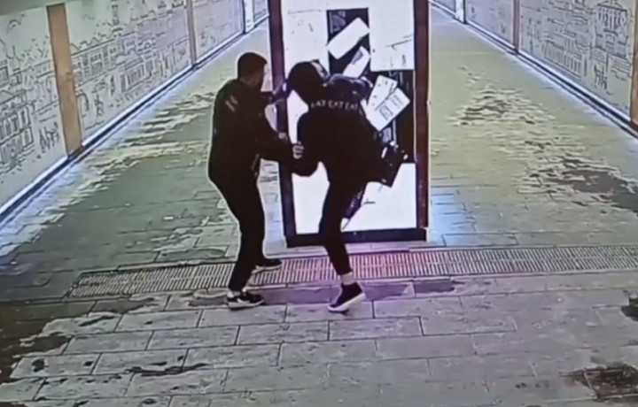 В Туле нашли и задержали вандалов, разгромивших экраны в подземном переходе на улице Мосина