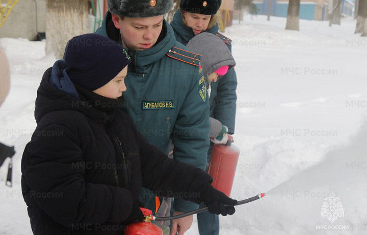 Тульские спасатели провели День безопасности с детьми из Белгорода