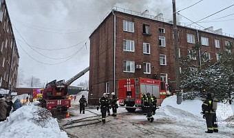 Опубликовано видео с места пожара в доме на улице Луначарского в Туле