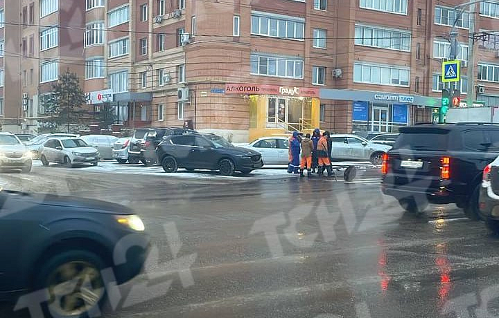 В Туле на улице Болдина произошла авария на сети холодного водоснабжения