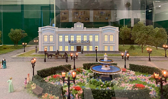 Мешок денег, слитки золота и женщины-«мальчики»: в Туле работает музей, куда пускают только по записи и дают почувствовать себя миллионером