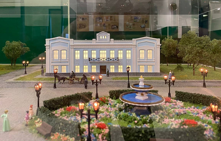 Мешок денег, слитки золота и женщины-«мальчики»: в Туле работает музей, куда пускают только по записи и дают почувствовать себя миллионером