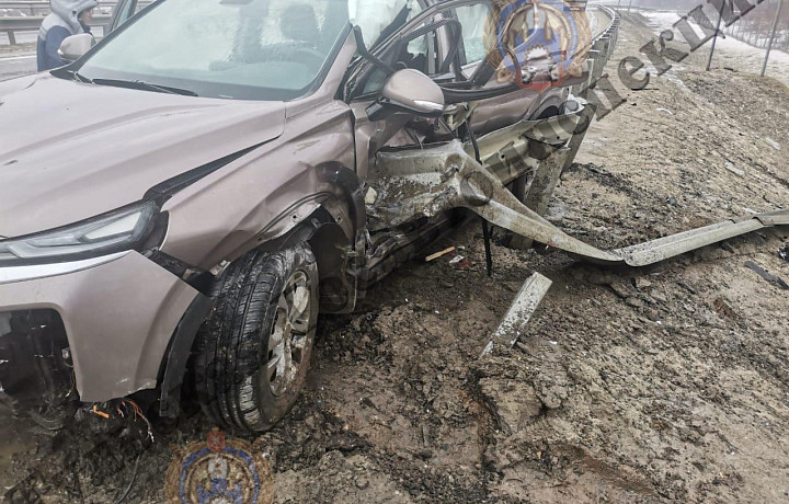 Водитель Hyundai скончался после наезда на ограждение на трассе М-4 «Дон» в Веневском районе