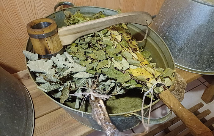 «Жаркая баня только вредит организму»: пар-мастер рассказала о правилах посещения сауны