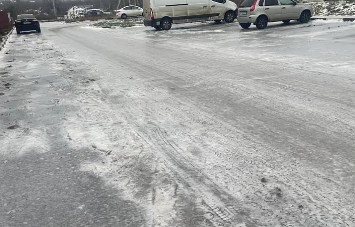 Жители пожаловались на гололед на Калужском шоссе в Туле