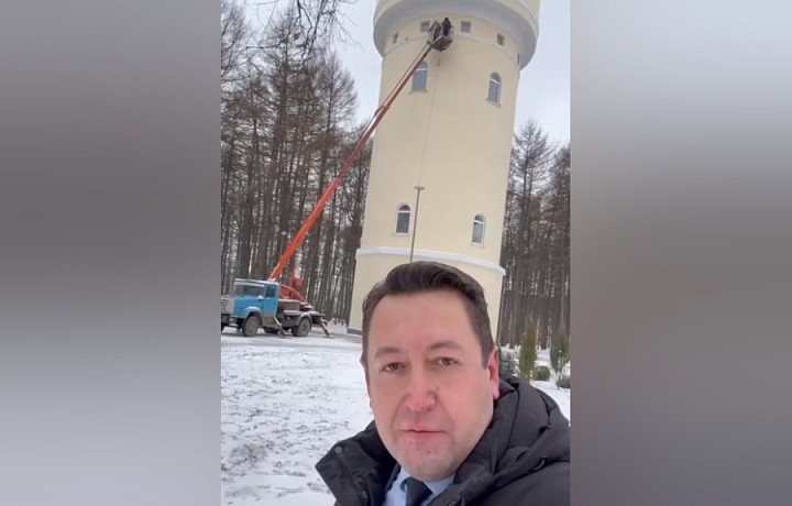 На водонапорной башне в Березовой роще в Новомосковске приступили к монтажу подсветки