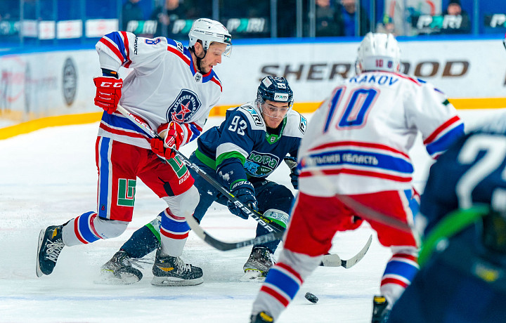 АКМ обыграл лидера ВХЛ