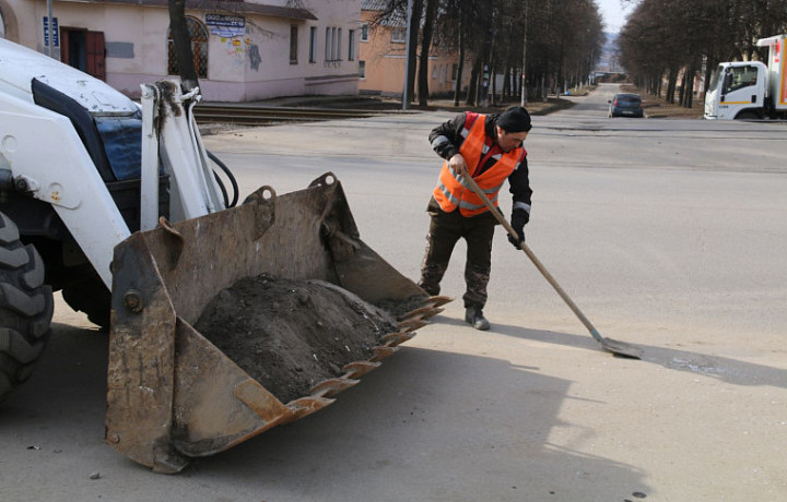 Илья Беспалов распорядился активизировать уборку и вывоз смета с улиц Тулы