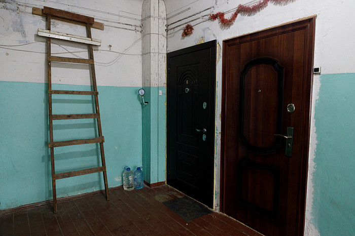 «Все это рухнет людям на голову»: Почему 70-летний разваливающийся деревянный дом по улице Шухова в Туле до сих пор не могут признать аварийным