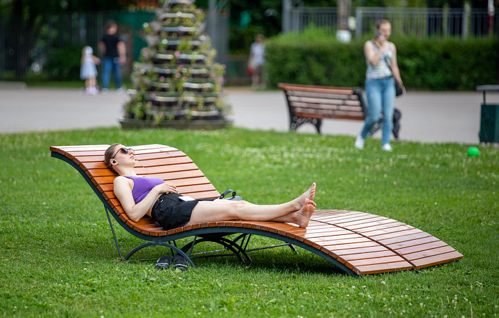 Проблемы со стопами, болевые синдромы, онемение конечностей: в каких случаях босоногие прогулки полезны, а где могут навредить 