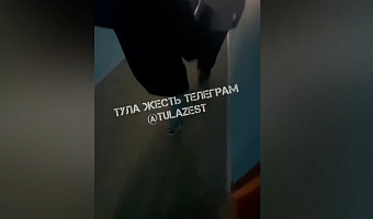 В Туле школьница из Центра образования №27 пнула педагога: инцидент попал на видео