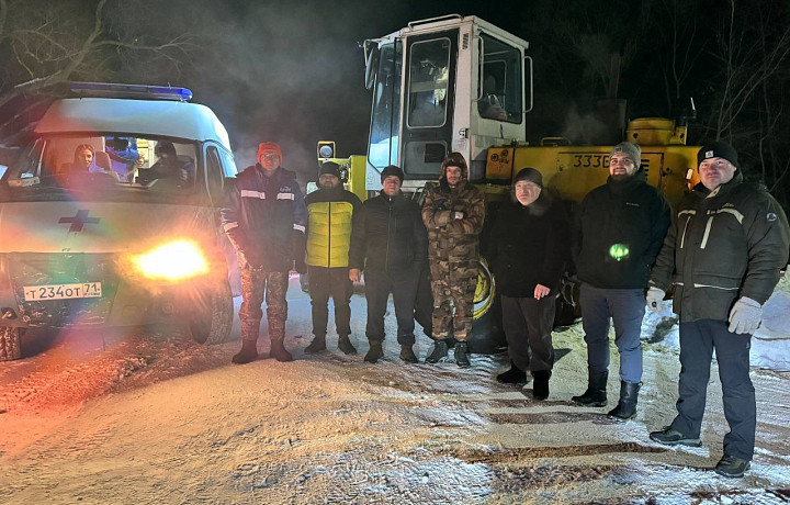 «Стоял по грудь в снегу, а вокруг – глухая пустота»: поисковики «ЛизаАлерт» спасли замерзающего мужчину в поле под Ясногорском