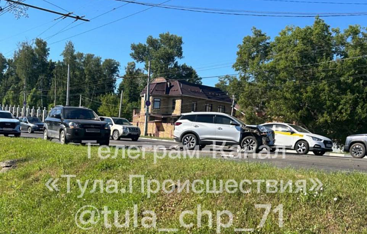 ДТП на улице Октябрьской в Туле спровоцировало автомобильную пробку