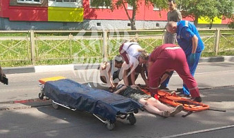 В Туле на улице Марата автомобиль сбил женщину с собаками