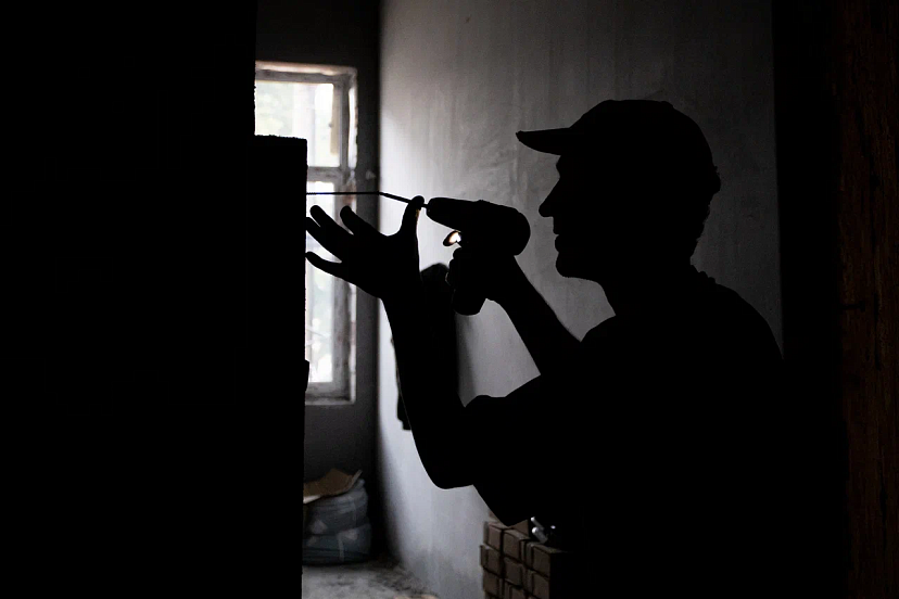 Россиян могут оштрафовать за шумный ремонт в обед | ТСН24