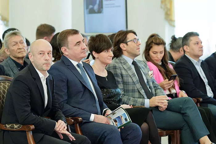 Шаман, Дзюба, Тимати, Рой Джонс: у кого из знаменитостей есть фото с Дюминым