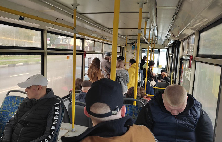 На улице Дмитрия Ульянова в Туле встали троллейбусы