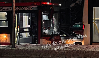 Два автобуса столкнулись на улице Болдина в Туле