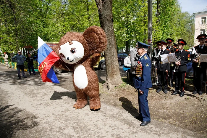 Тульские кадеты и студенты поздравили ветерана Великой Отечественной войны с наступающим Днем Победы