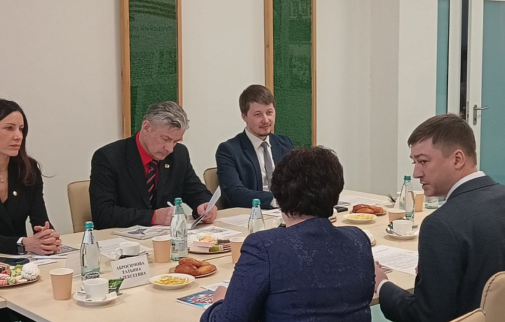 Глава тульского Минздрава Мухин: Мы заботимся не только о здоровье, но и о социальном благополучии семьи