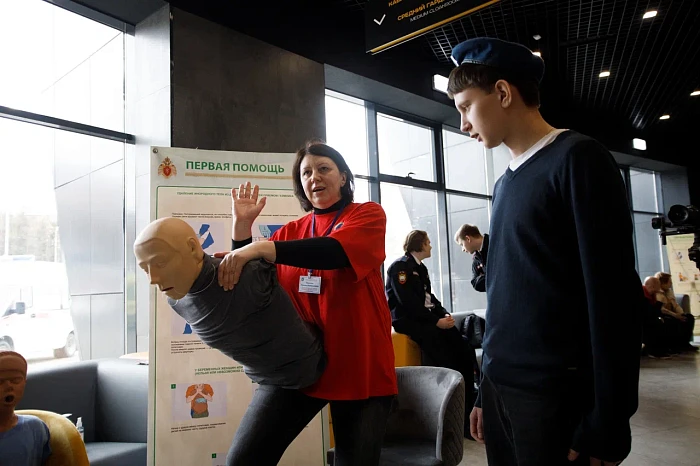 Туляки отработали навыки оказания первой помощи в рамках флешмоба «Дети спасают жизни»