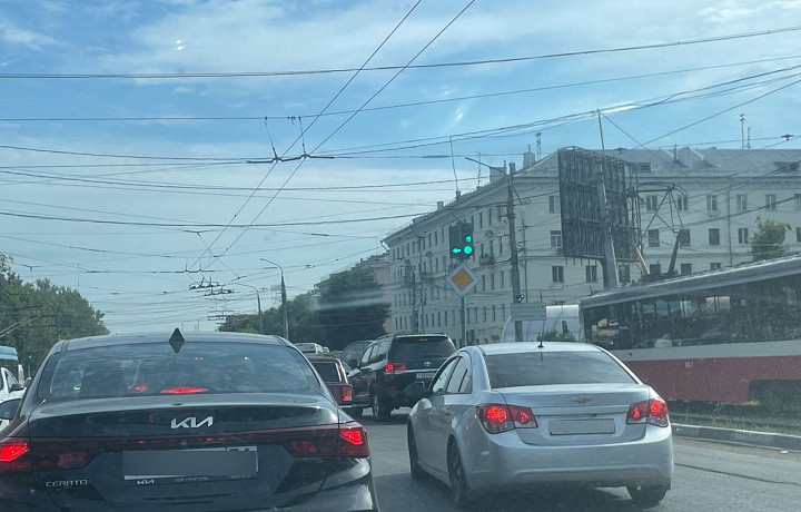 На перекрестке проспекта Ленина и улицы Болдина в Туле вернули стрелку для поворота налево